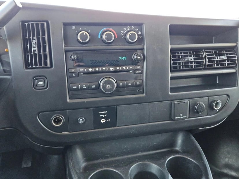 2015 Chevrolet Express 2500 - Image 15