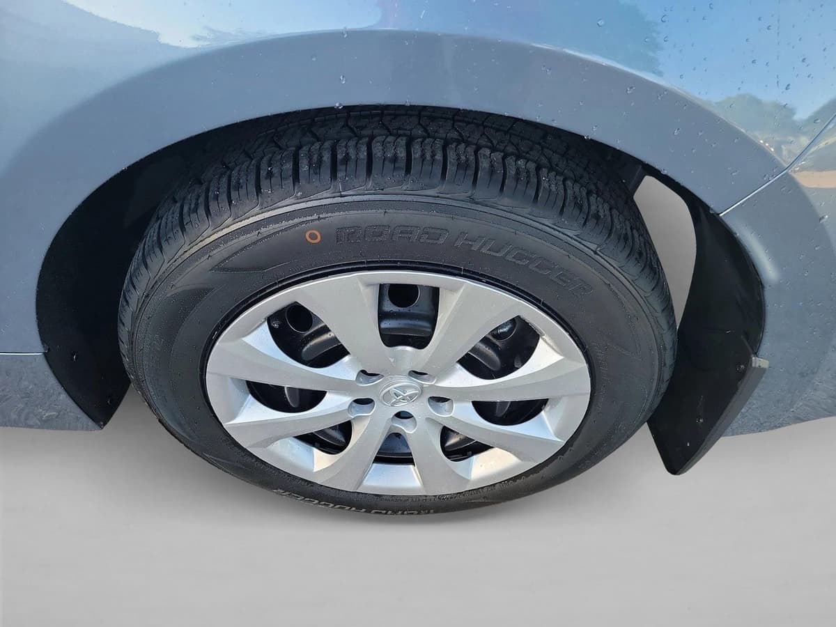 2025 Toyota Corolla - Image 12