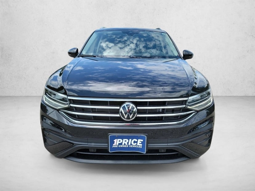2024 Volkswagen Tiguan - Image 2