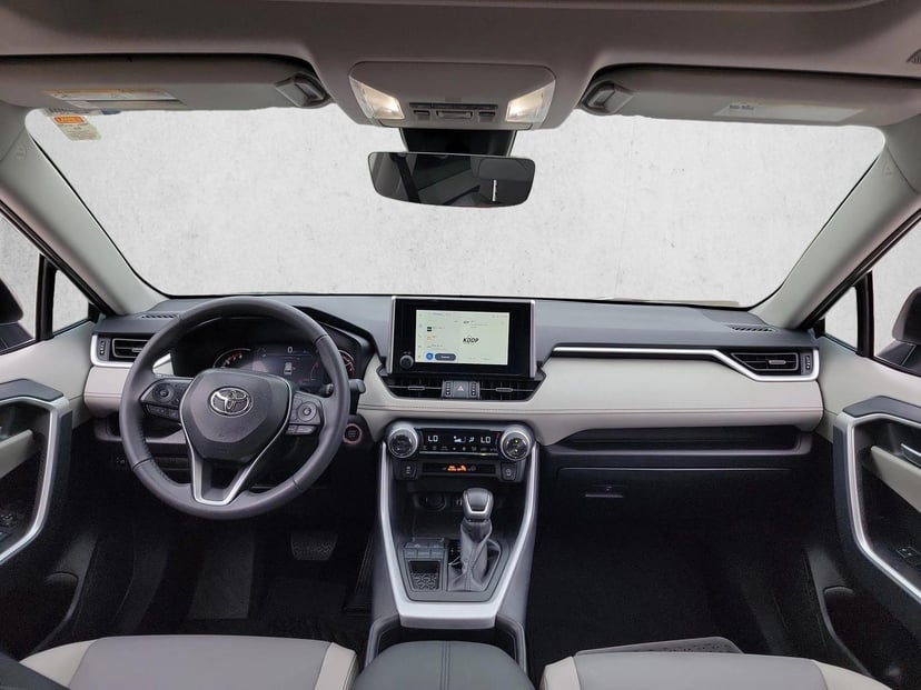 2025 Toyota RAV4 - Image 18