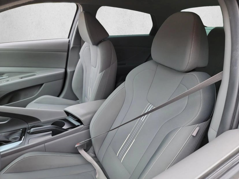 2023 Hyundai Elantra - Image 13