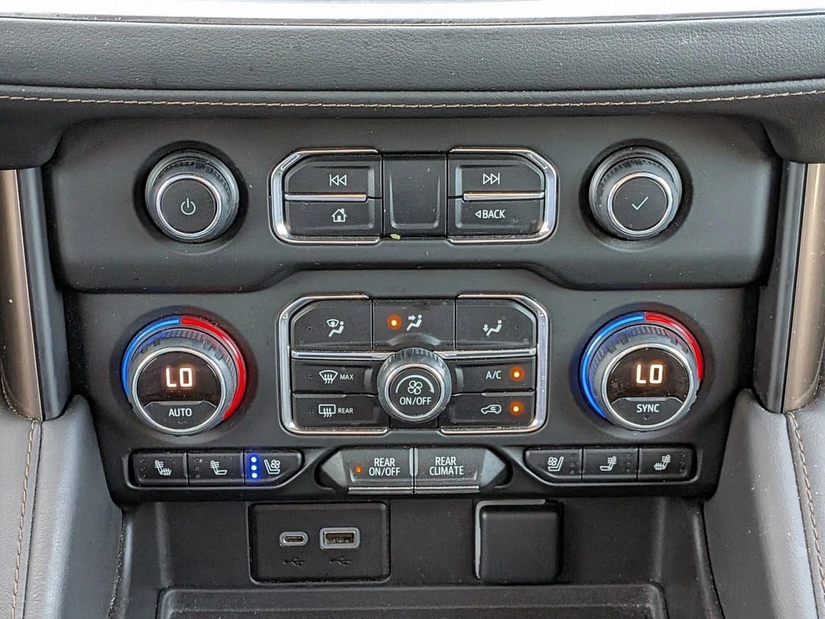 2022 Chevrolet Suburban - Image 14