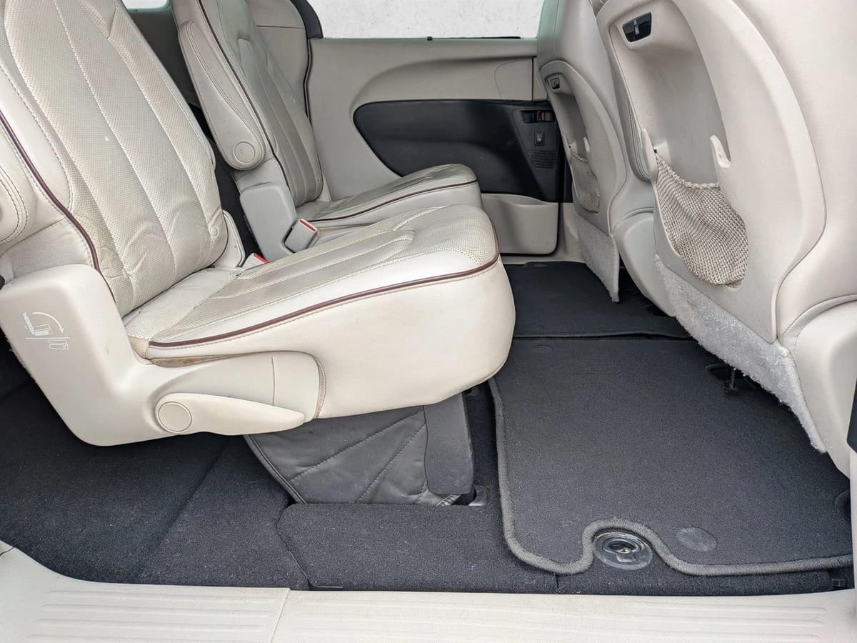 2020 Chrysler Pacifica - Image 20