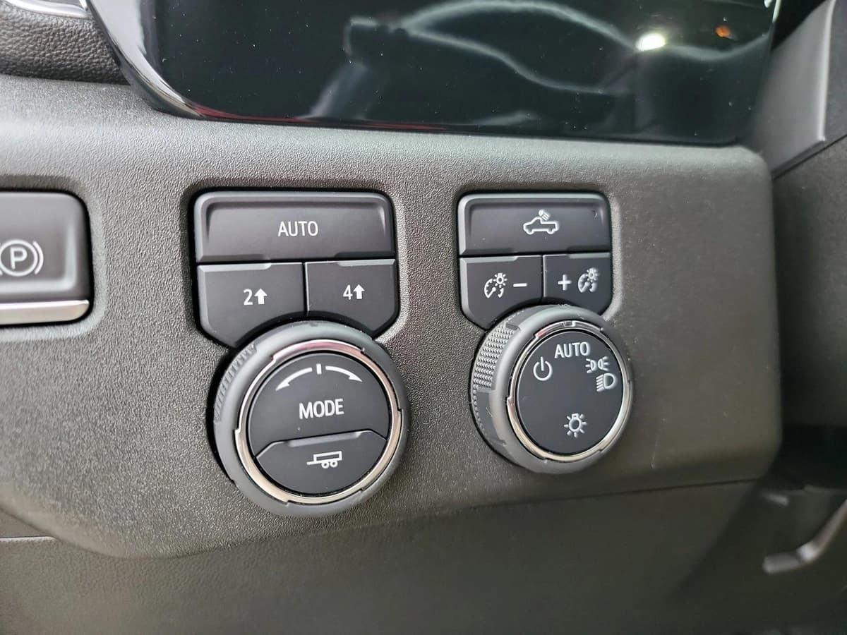 2023 Chevrolet Silverado 1500 - Image 17