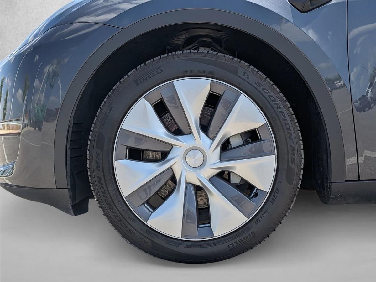 2024 Tesla Model Y - Image 24