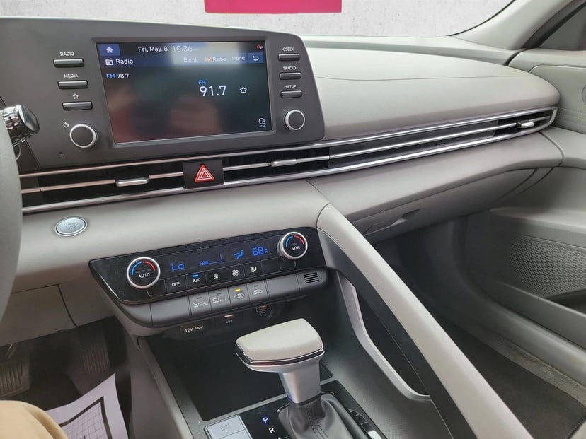 2023 Hyundai Elantra - Image 21