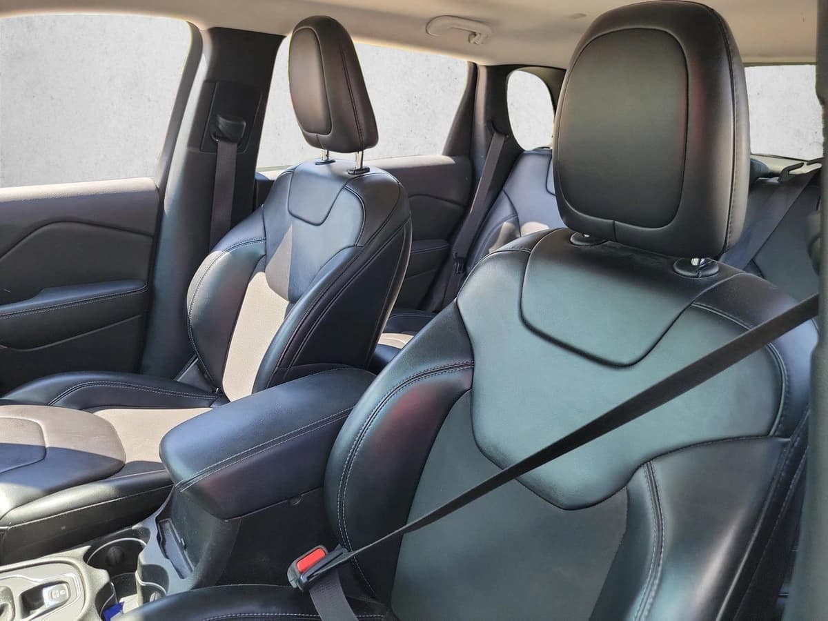 2019 Jeep Cherokee - Image 12