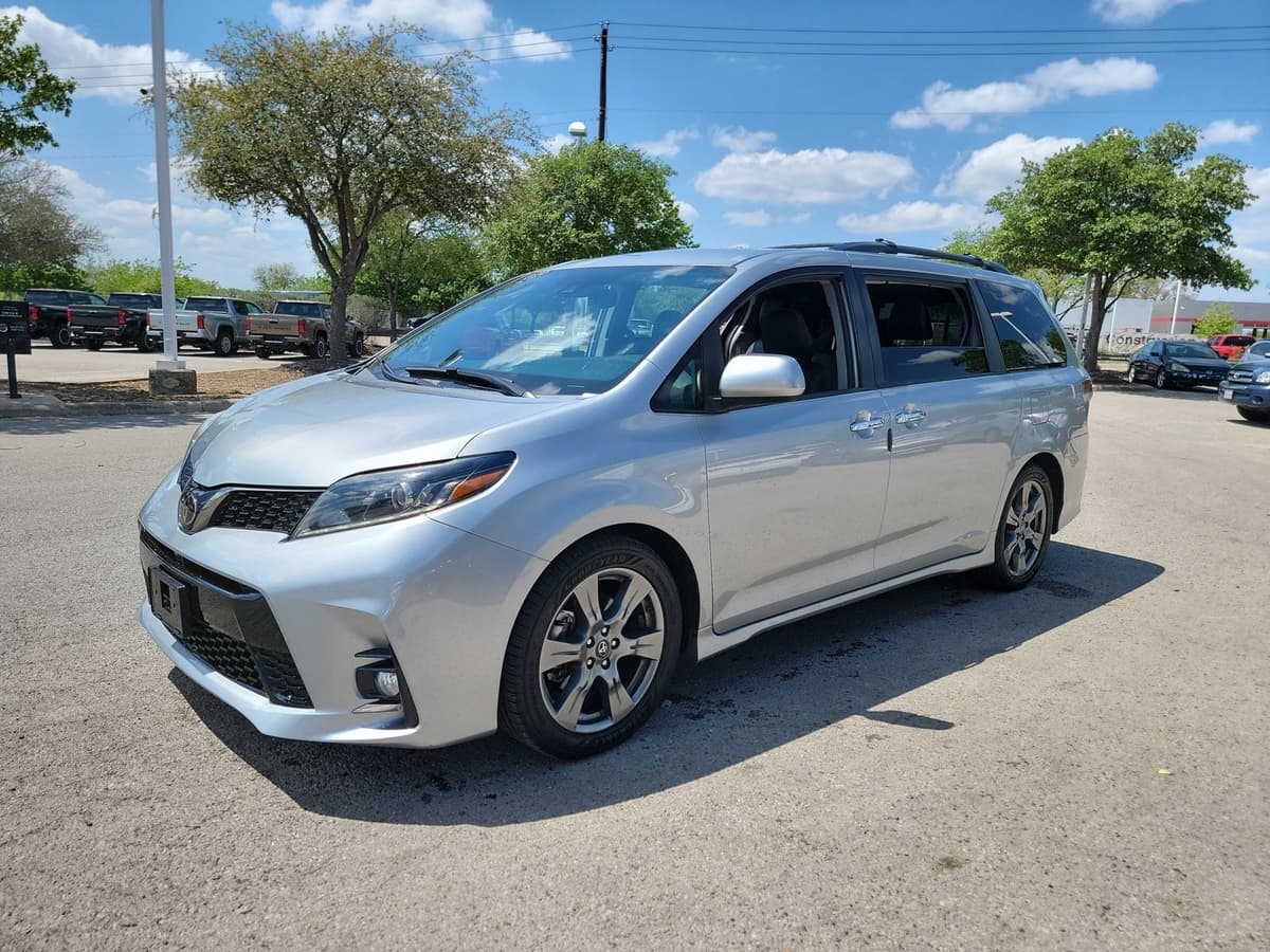 2019 Toyota Sienna - Image 1