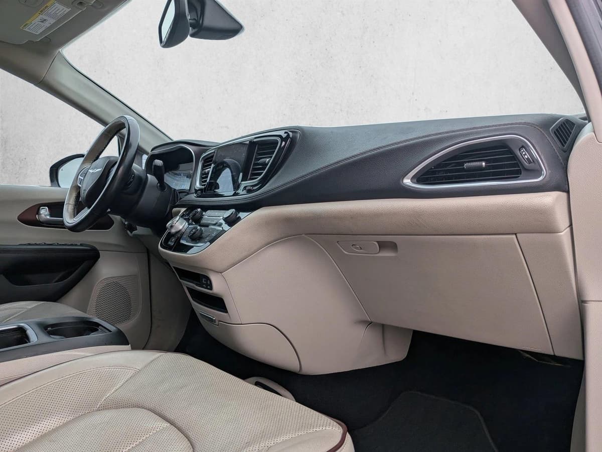 2020 Chrysler Pacifica - Image 22