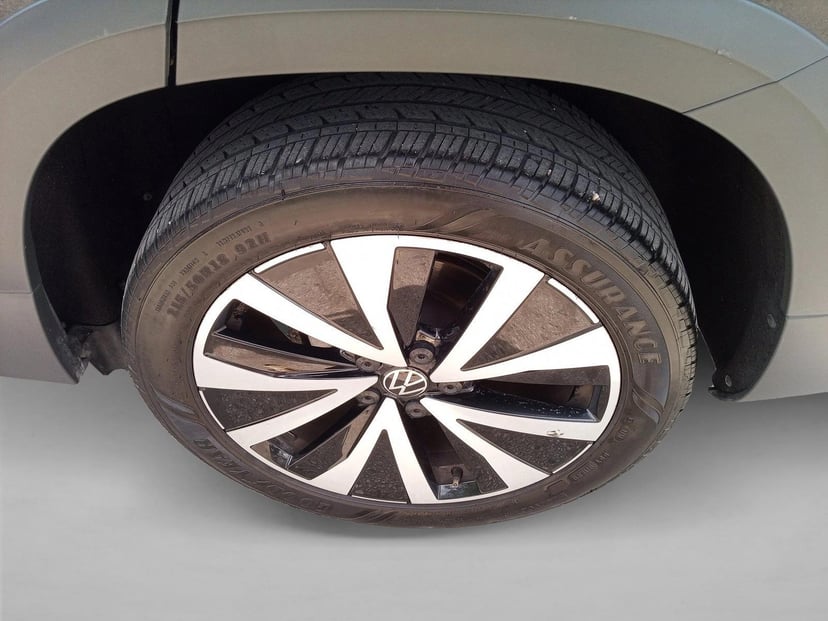 2024 Volkswagen Taos - Image 12