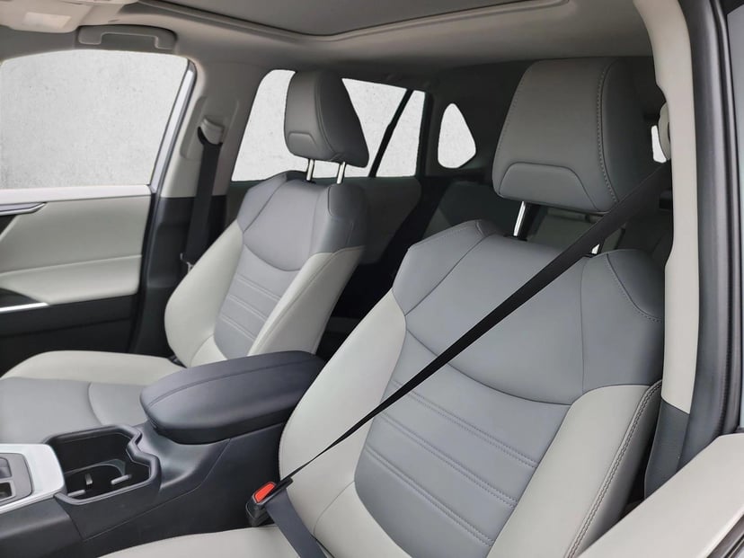 2025 Toyota RAV4 - Image 13