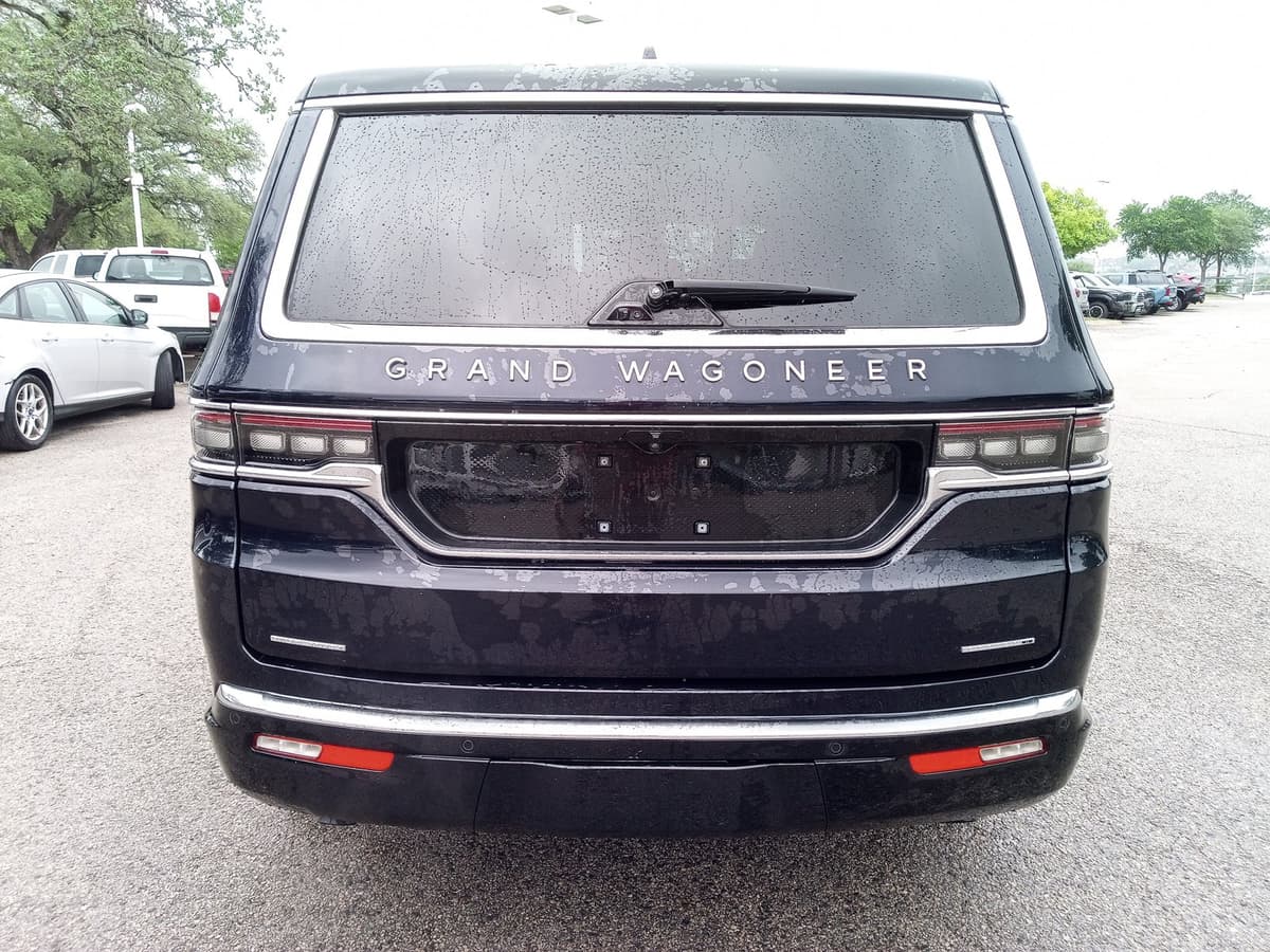 2023 Jeep Grand Wagoneer - Image 6