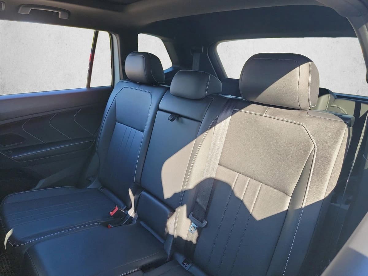 2023 Volkswagen Tiguan - Image 14