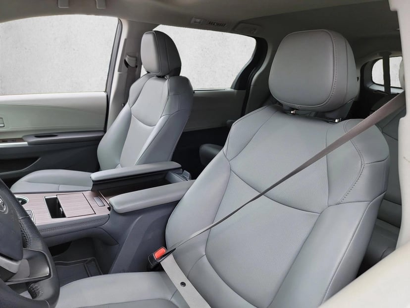 2024 Toyota Sienna - Image 13