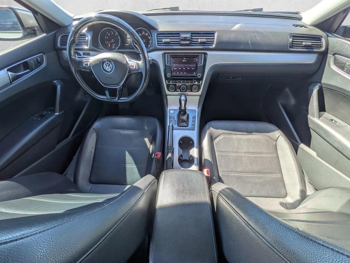 2019 Volkswagen Passat - Image 18