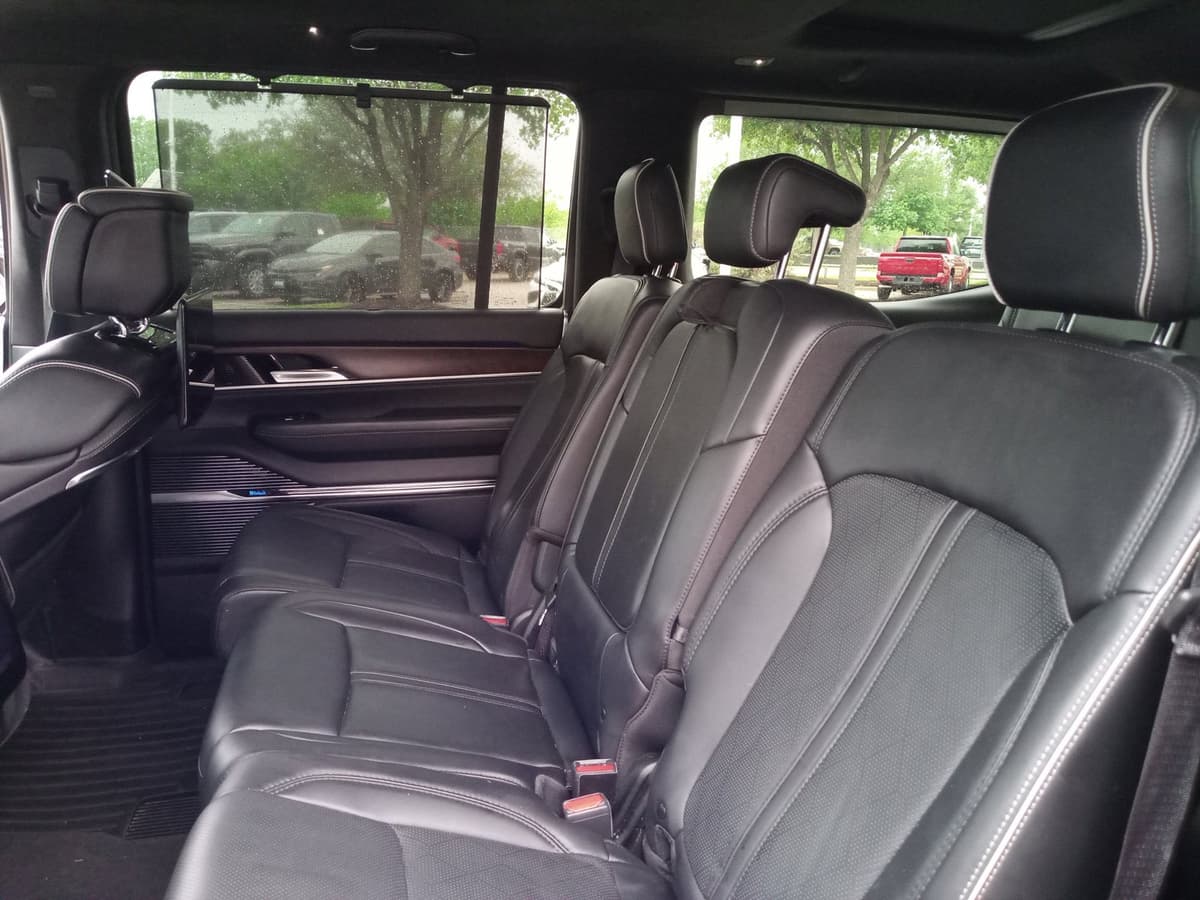 2023 Jeep Grand Wagoneer - Image 14