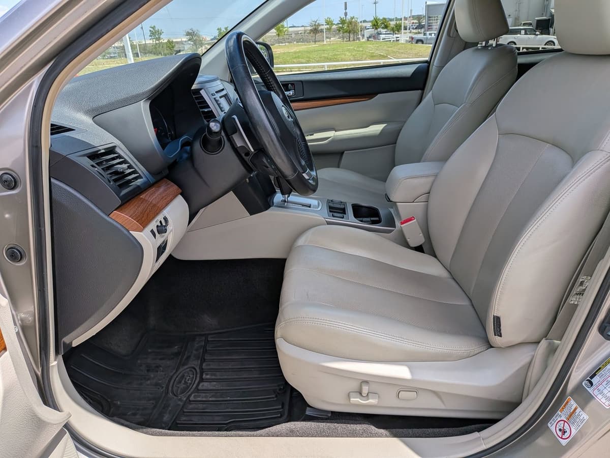 2014 Subaru Outback - Image 15