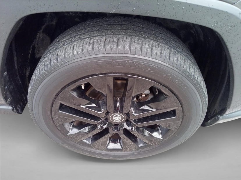 2019 Toyota RAV4 - Image 10