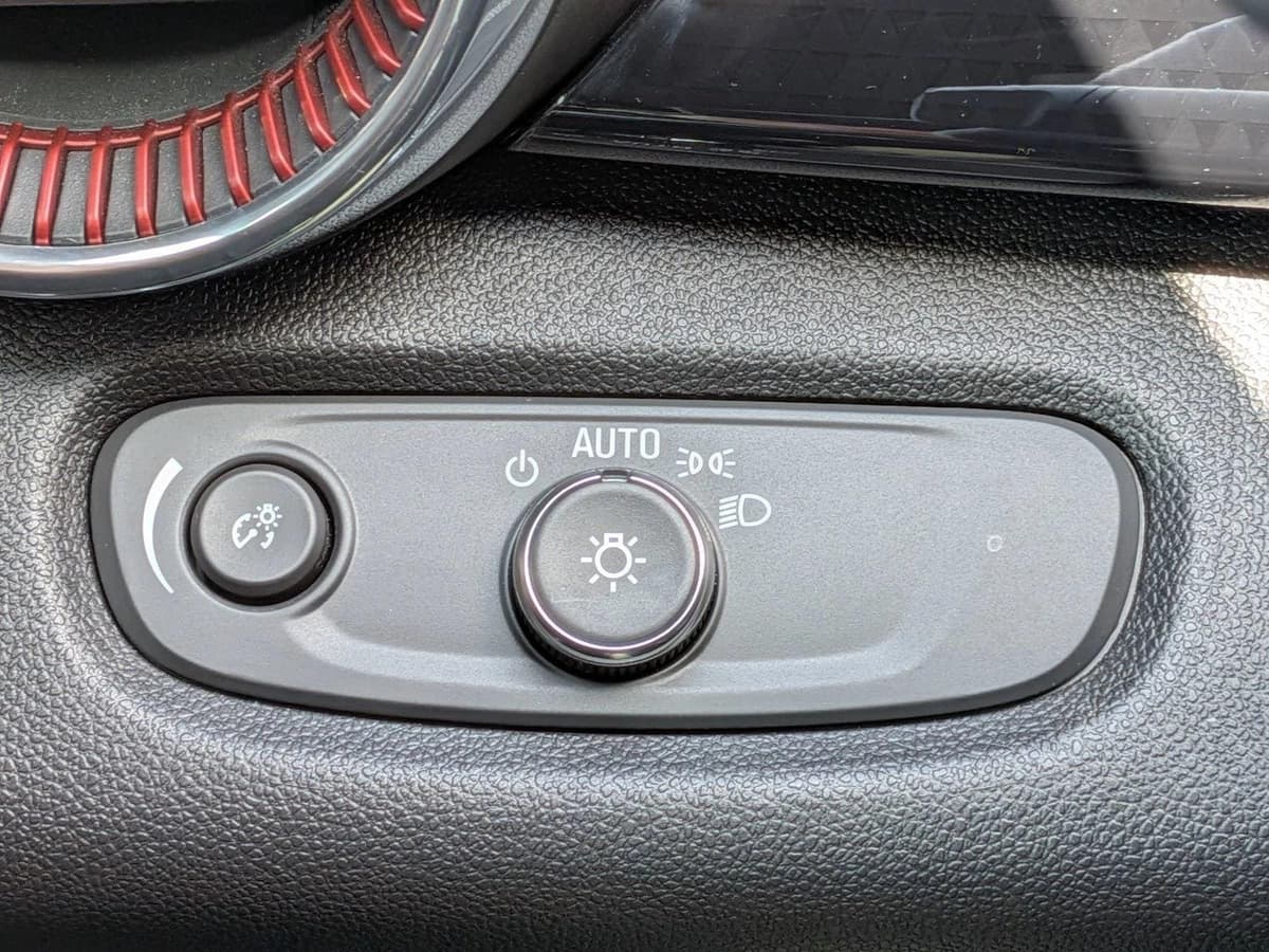 2025 Chevrolet Trax - Image 13