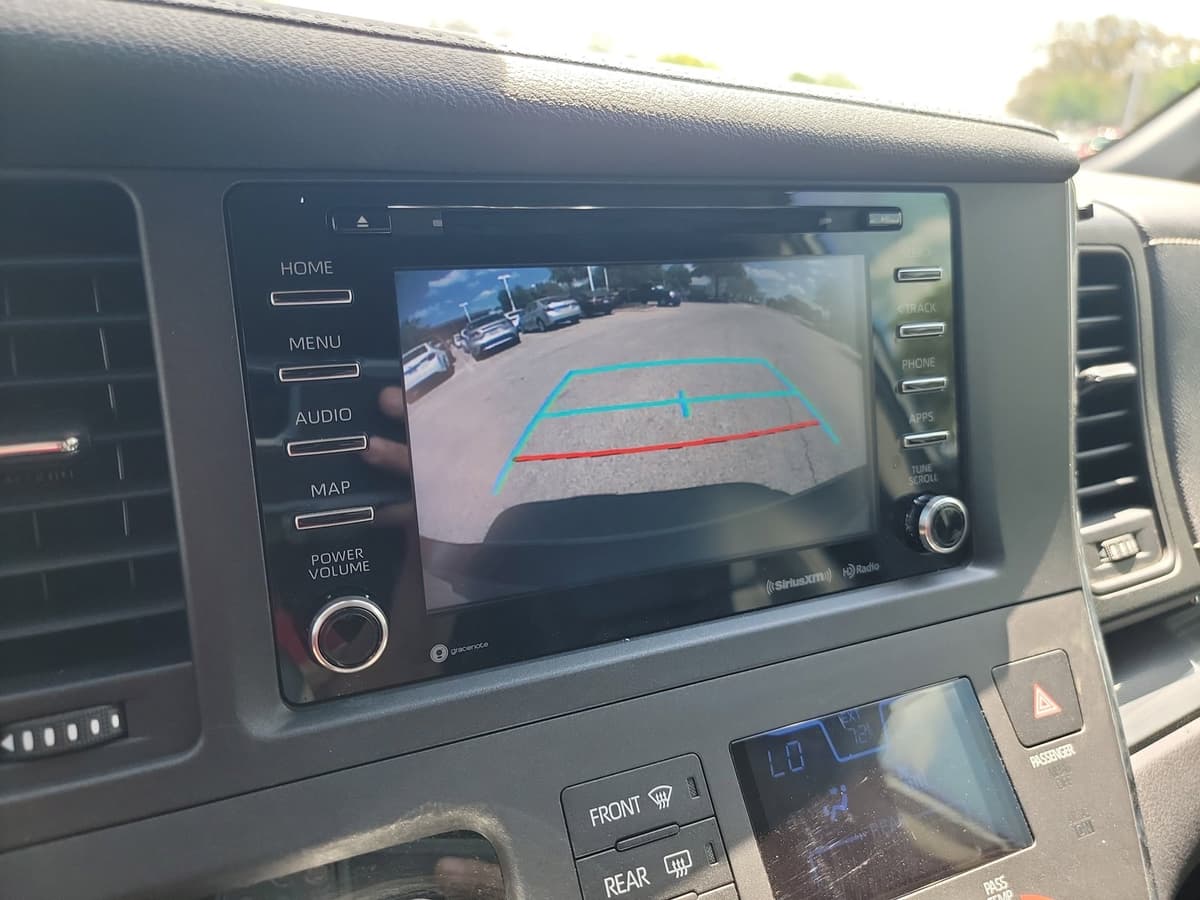 2019 Toyota Sienna - Image 20