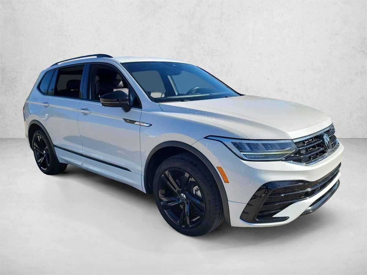 2023 Volkswagen Tiguan - Image 3