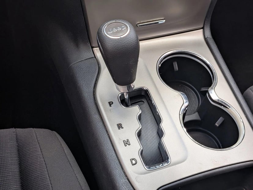 2012 Jeep Grand Cherokee - Image 14