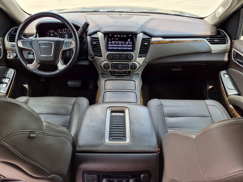2016 GMC Yukon - Image 18