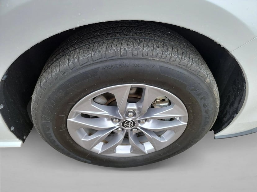 2024 Toyota Sienna - Image 10