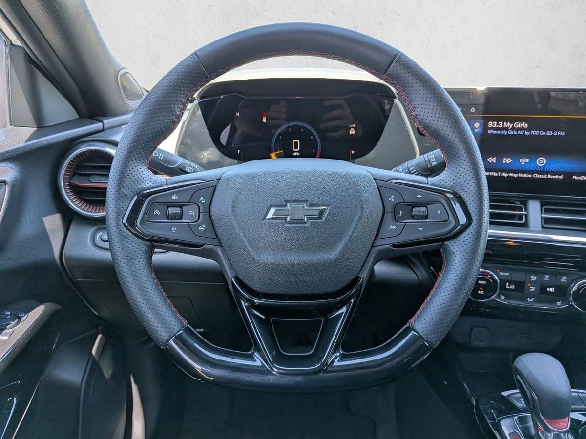 2025 Chevrolet Trax - Image 15