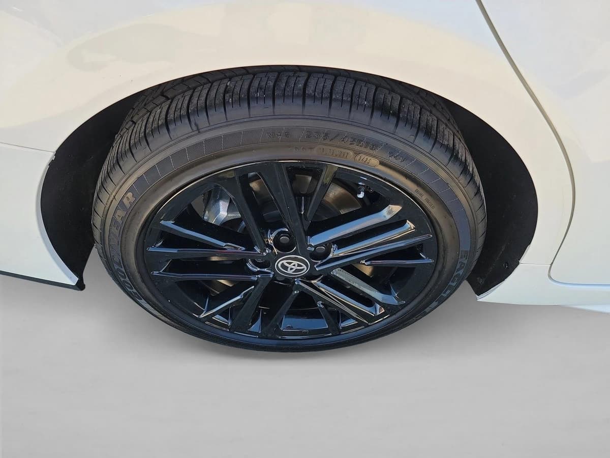 2025 Toyota Camry - Image 11