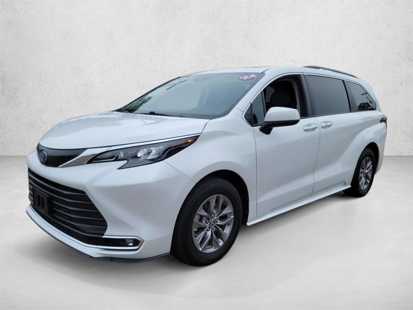 2024 Toyota Sienna - Image 1