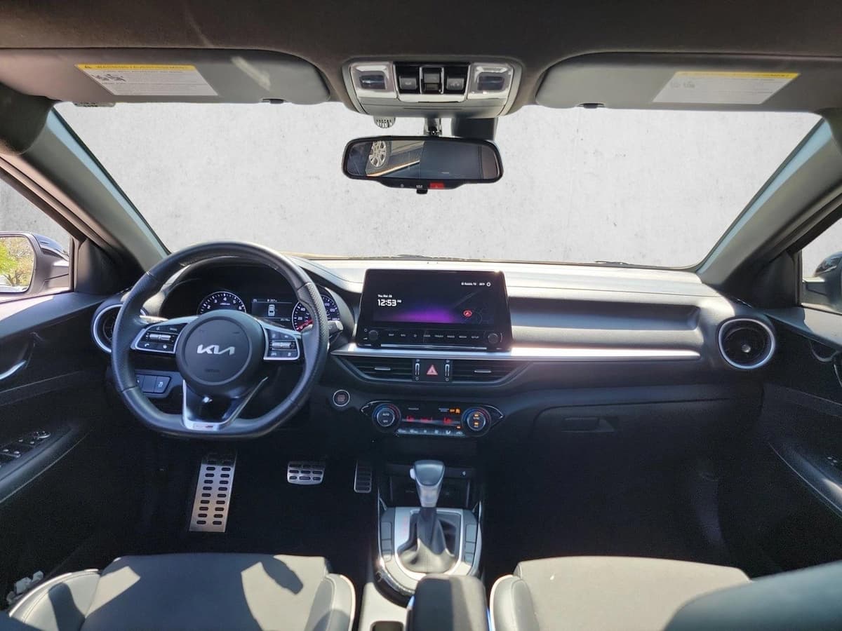 2023 Kia Forte - Image 17