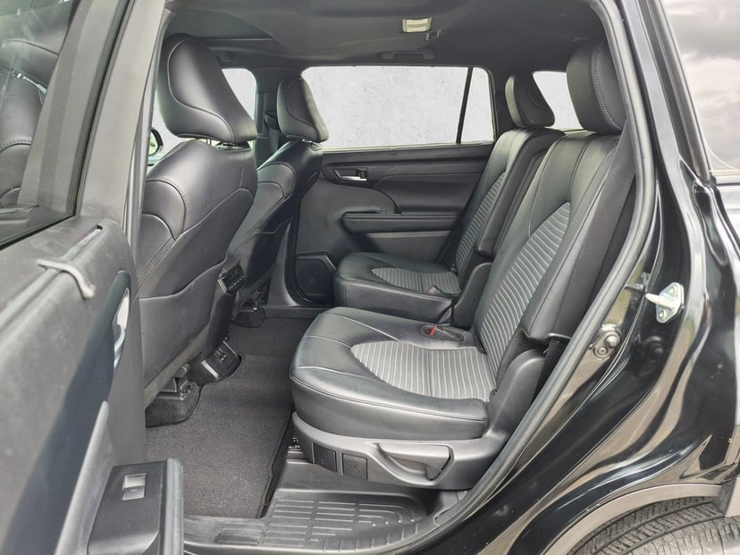 2024 Toyota Highlander - Image 17