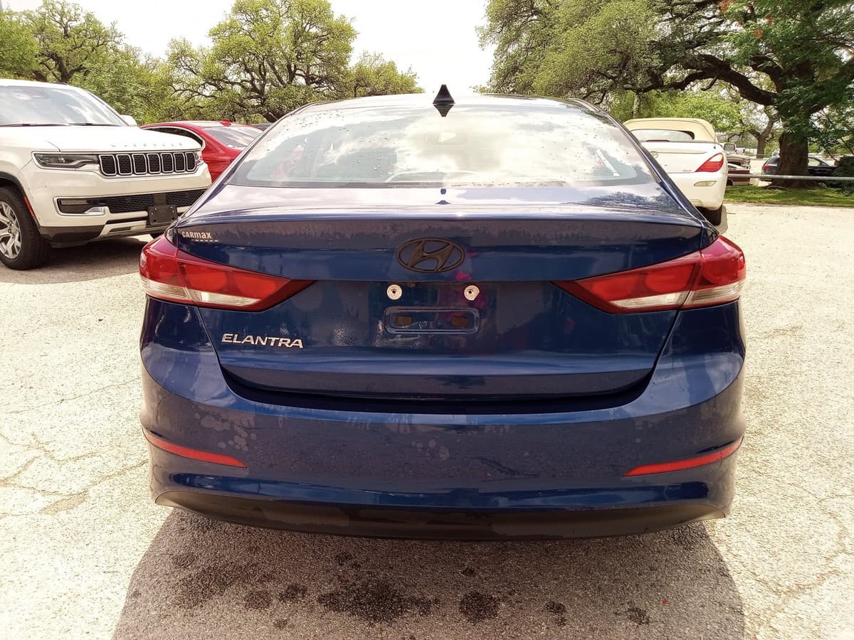 2017 Hyundai Elantra - Image 6