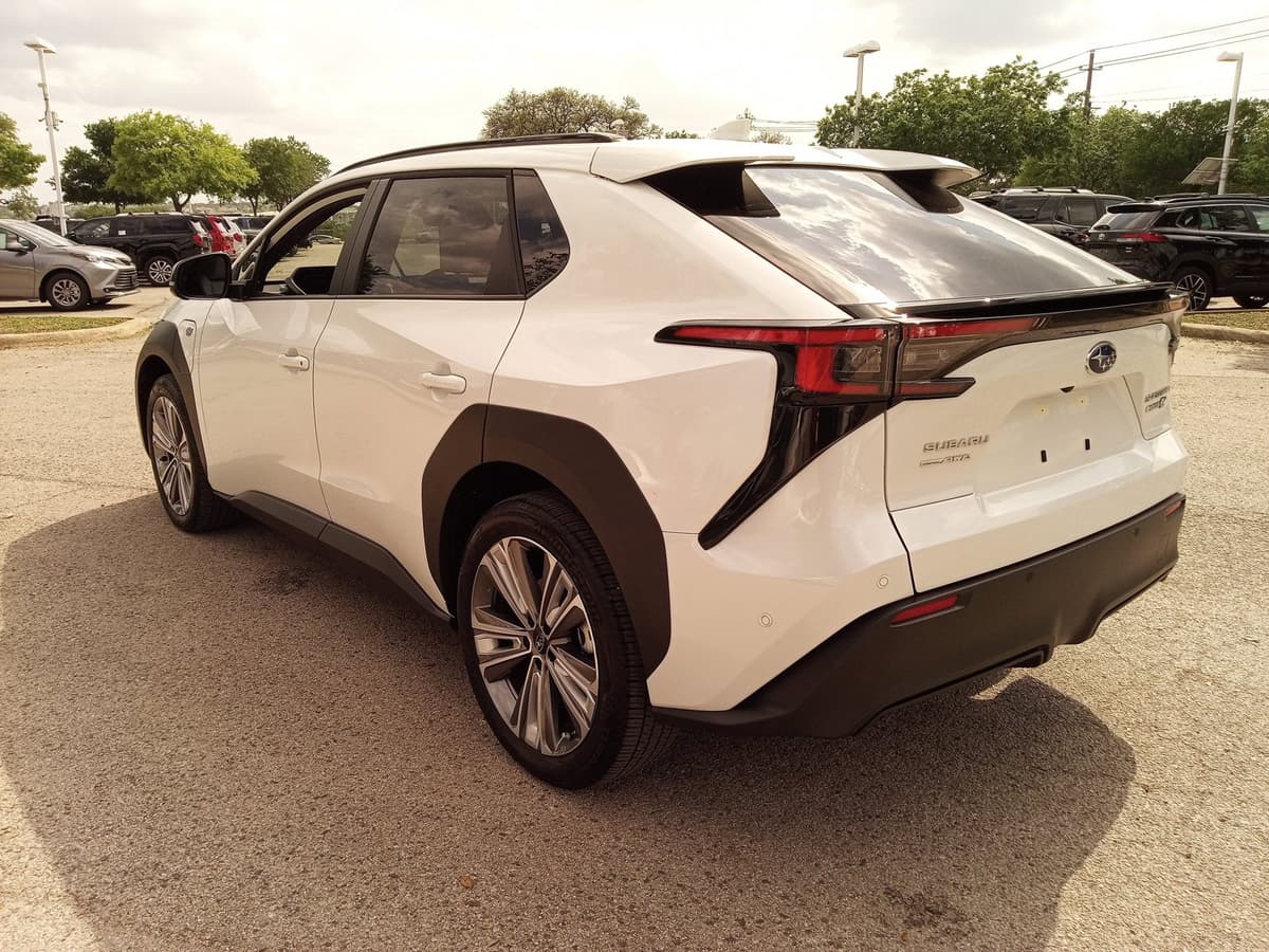 2025 Subaru Solterra - Image 7