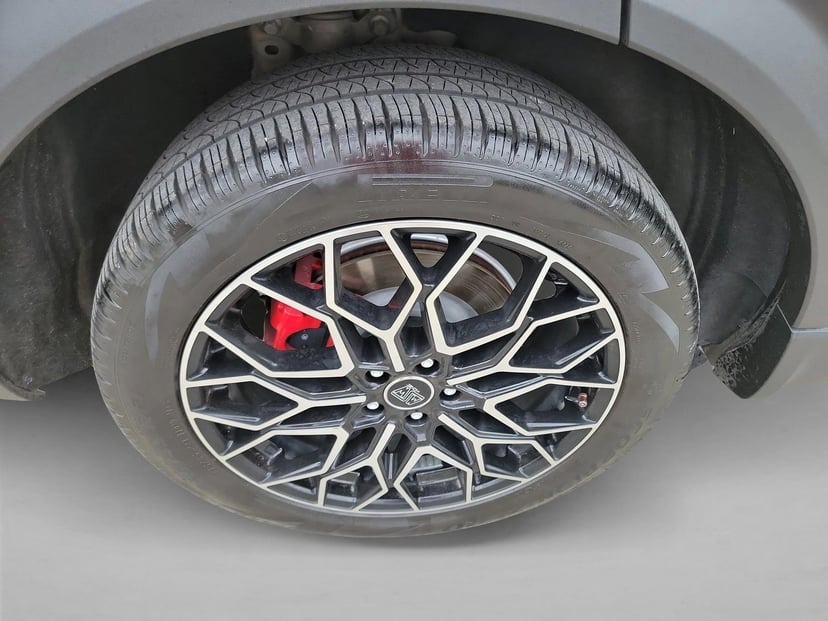 2023 Ford Explorer - Image 10