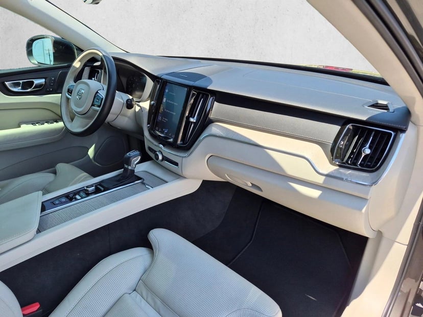 2021 Volvo XC60 - Image 18