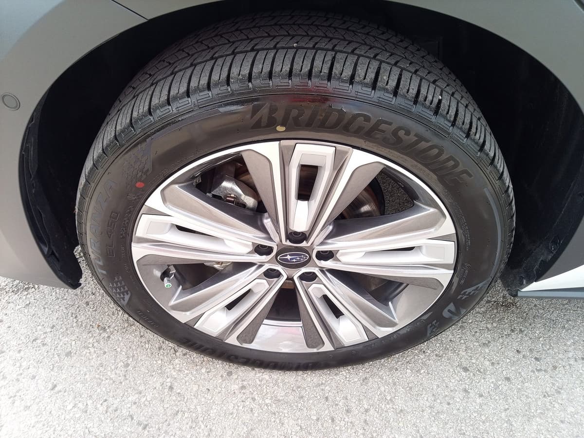 2025 Subaru Solterra - Image 9