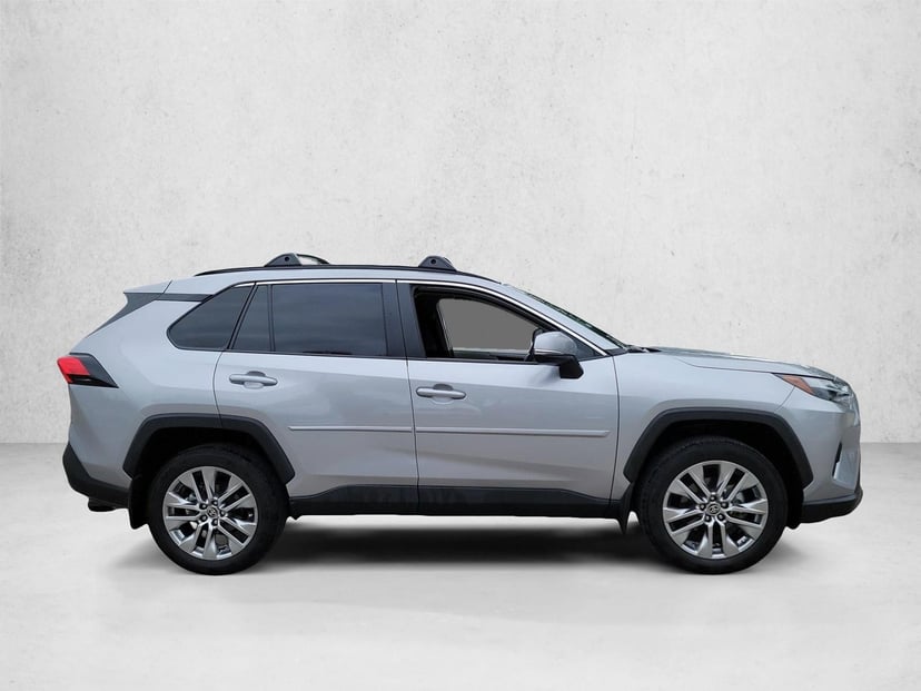 2025 Toyota RAV4 - Image 4