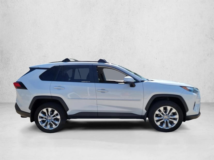 2025 Toyota RAV4 - Image 4