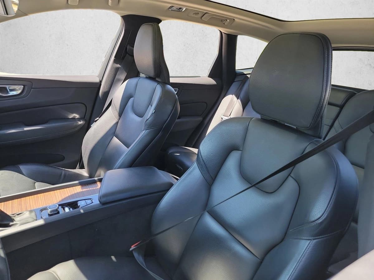 2021 Volvo XC60 - Image 13