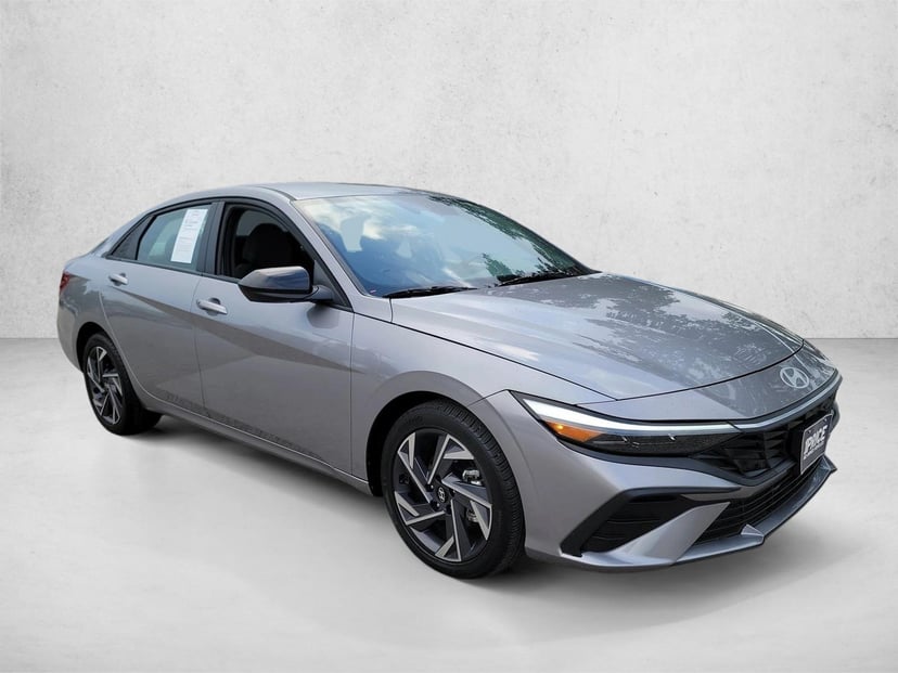 2025 Hyundai Elantra - Image 3