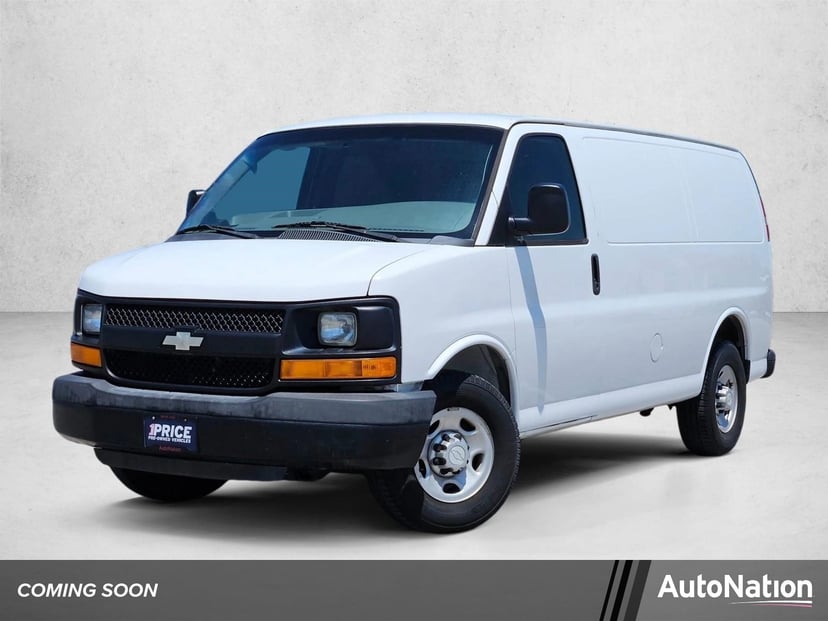 2015 Chevrolet Express 2500 - Image 2