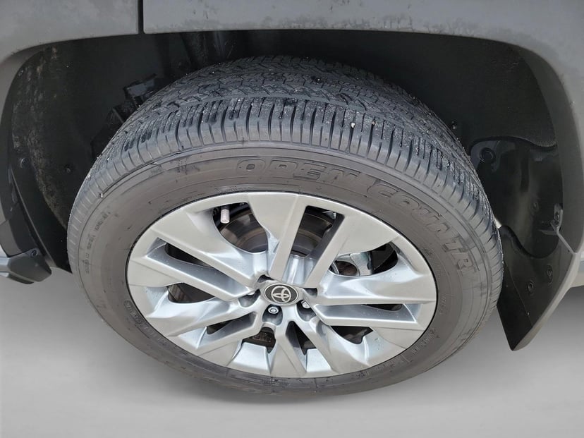 2025 Toyota RAV4 - Image 12