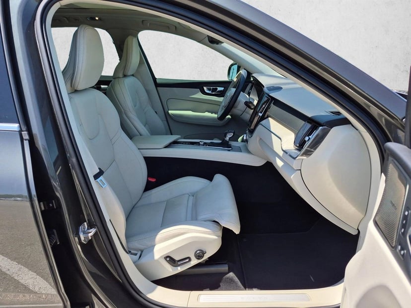 2021 Volvo XC60 - Image 17