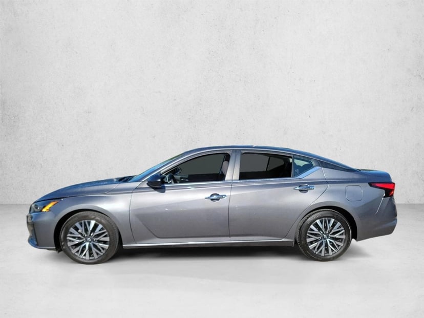 2024 Nissan Altima - Image 8