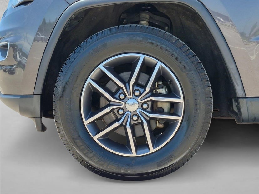 2017 Jeep Grand Cherokee - Image 24