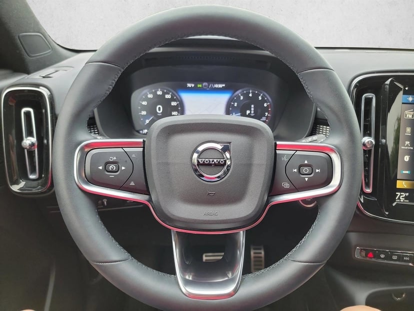 2022 Volvo XC40 - Image 20