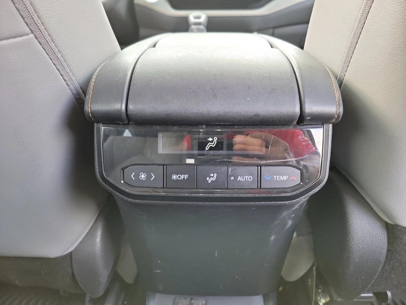2022 Toyota Highlander Hybrid - Image 16