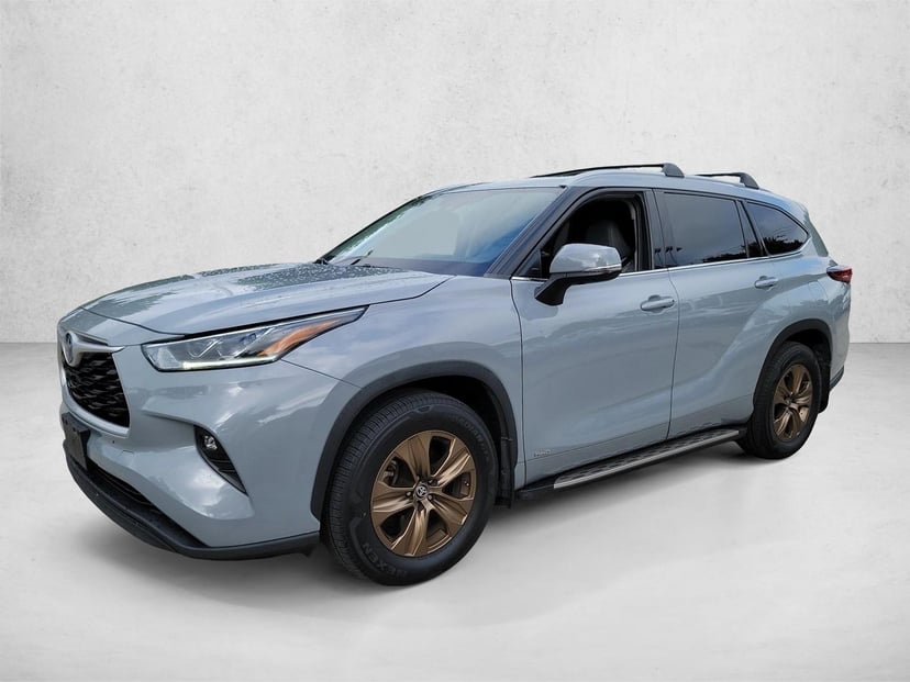 2022 Toyota Highlander Hybrid - Image 1